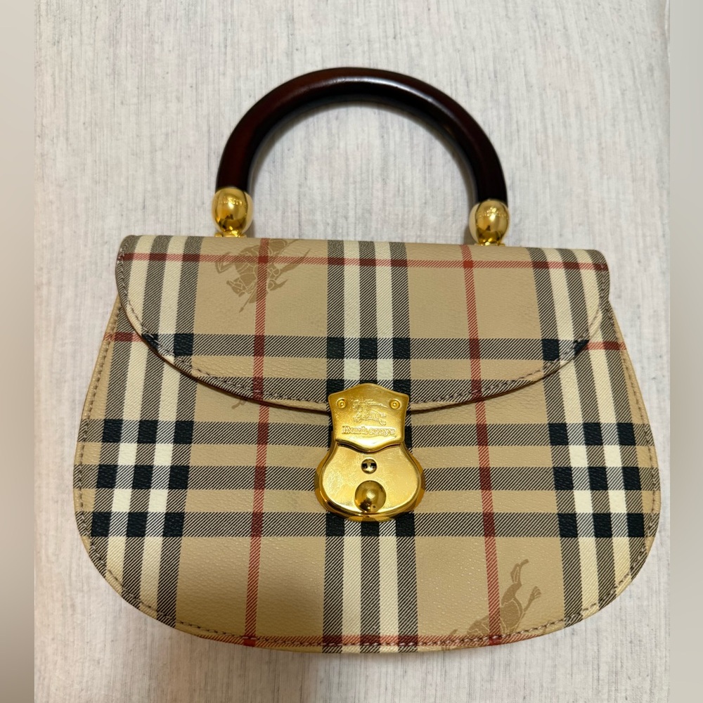Rare Vintage Burberry( Burberrys) Keswick regency top handle bag with key.